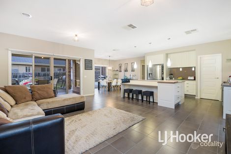 Property photo of 25 Winneke Way Pakenham VIC 3810