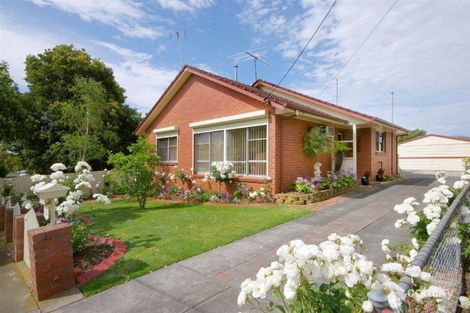 1 Cooma Ct, North Geelong, VIC 3215