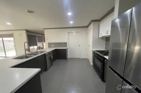 Property photo of 6 Korab Place Roxburgh Park VIC 3064