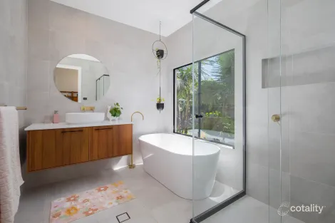 Property photo of 13 Settlers Boulevard Chisholm NSW 2322