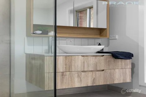 Property photo of 95 Mareeba Way Craigieburn VIC 3064