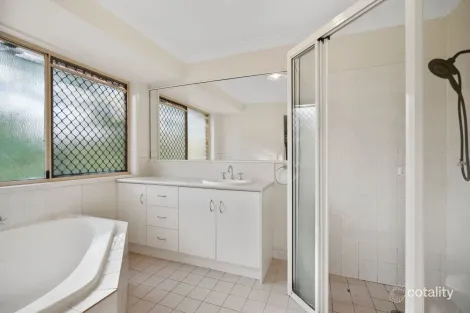 Property photo of 1 Riverside Court Barellan Point QLD 4306