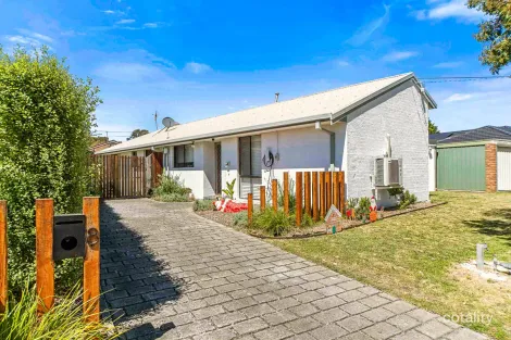 Property photo of 8 Libella Court Carrum Downs VIC 3201