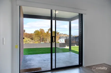 Property photo of 5 Sundew Terrace Campbells Creek VIC 3451