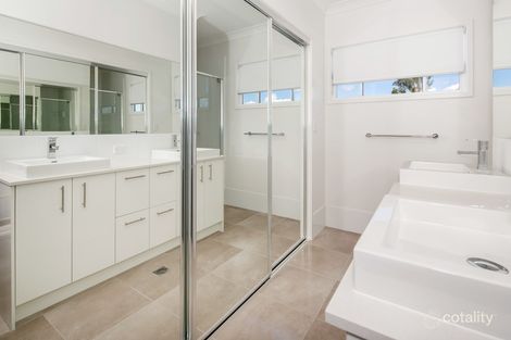 Property photo of 18 Dray Court Riverhills QLD 4074