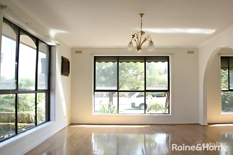 Property photo of 10 Bianchi Court Keilor Downs VIC 3038