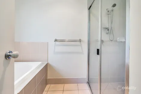 Property photo of 48 Friarbird Crescent Bonogin QLD 4213