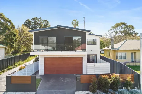 Property photo of 48 Hurt Parade Unanderra NSW 2526