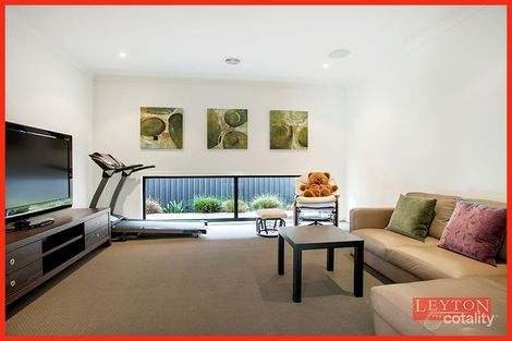 Property photo of 20 Fairview Close Keysborough VIC 3173