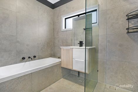 Property photo of 10 Ranchby Avenue Lake Heights NSW 2502