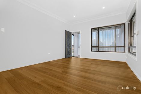 Property photo of 10 Ranchby Avenue Lake Heights NSW 2502