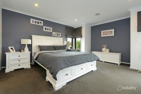 Property photo of 8 Quarters Boulevard Cranbourne West VIC 3977