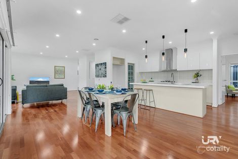 Property photo of 32 Ben Loman Circuit Craigieburn VIC 3064