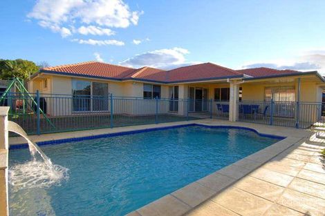 Property photo of 8 Winster Close Sinnamon Park QLD 4073