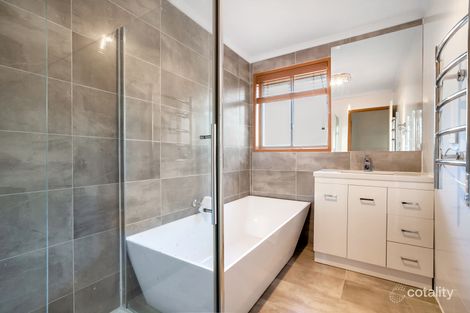 Property photo of 32 Pulford Crescent Mill Park VIC 3082