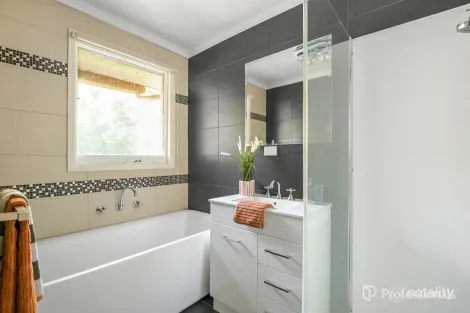 Property photo of 12 William Crescent Millgrove VIC 3799