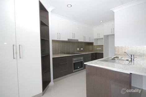 2/104 Dickenson St, Carina, QLD 4152