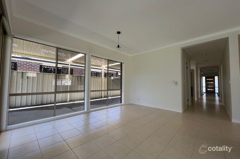 Property photo of 6 Hunts Cross Way Caroline Springs VIC 3023