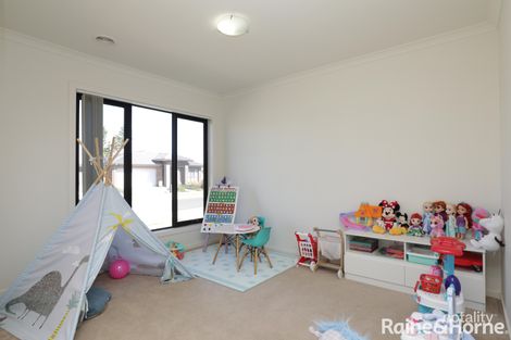 Property photo of 19 Goolwa Road Point Cook VIC 3030