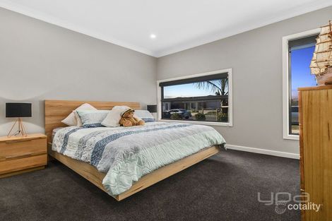 Property photo of 103 Claret Ash Boulevard Harkness VIC 3337
