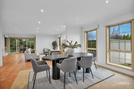 Property photo of 2 St Leonard Way Pakenham VIC 3810
