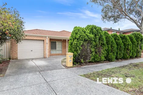 Property photo of 43 Shortridge Circuit Roxburgh Park VIC 3064