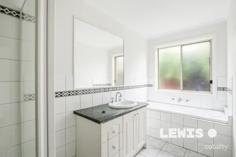 Property photo of 43 Shortridge Circuit Roxburgh Park VIC 3064