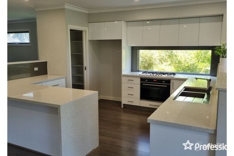 Property photo of 1 Acorn Grove Mooroolbark VIC 3138