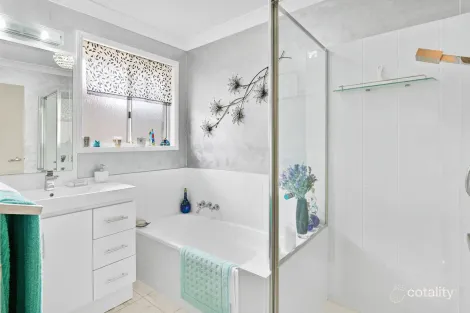 Property photo of 2/31 Kenny Drive Labrador QLD 4215