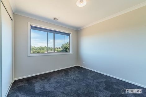 Property photo of 26 Kensington Square Drouin VIC 3818