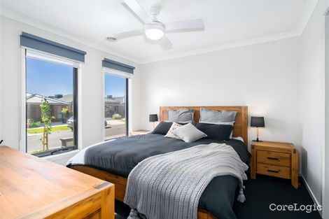 Property photo of 26 Mayflower Drive Cranbourne West VIC 3977