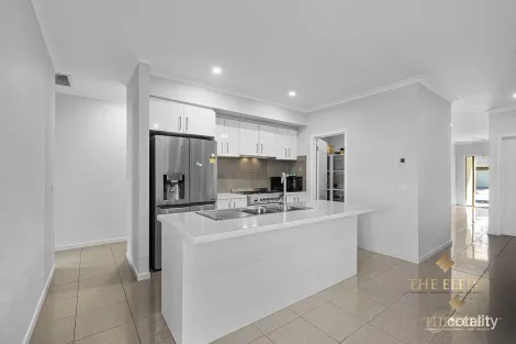 Property photo of 21 Mulgra View Tarneit VIC 3029