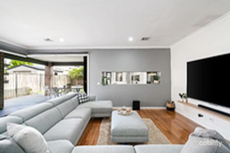 Property photo of 27 Benalla Avenue Eynesbury VIC 3338