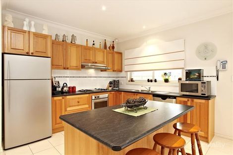 Property photo of 3 Mulberry Pass Craigieburn VIC 3064