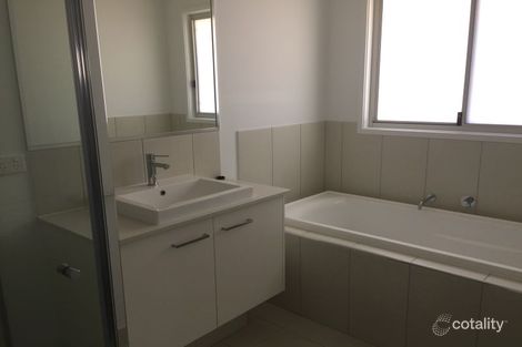 Property photo of 18 Jade Way Helensvale QLD 4212