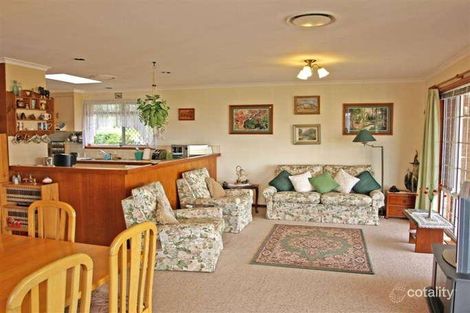 Property photo of 2 Manor Close Wyong NSW 2259