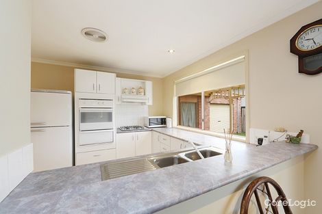 Property photo of 2 Moama Place Rowville VIC 3178