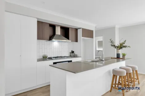 Property photo of 23 Flanker Way Clyde VIC 3978