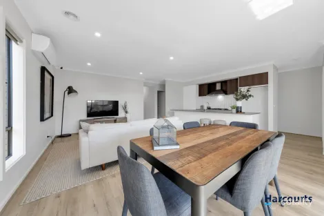 Property photo of 23 Flanker Way Clyde VIC 3978