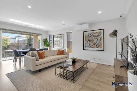 Property photo of 23 Flanker Way Clyde VIC 3978