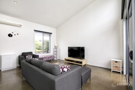Property photo of 9 Fearon Lane Craigieburn VIC 3064