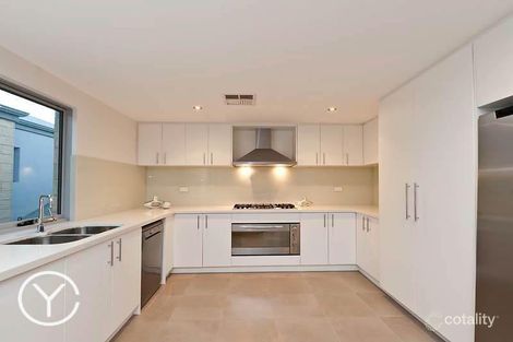 2/51 Wray Ave, Fremantle, WA 6160