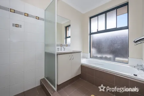 Property photo of 5 Newington Pass Ellenbrook WA 6069