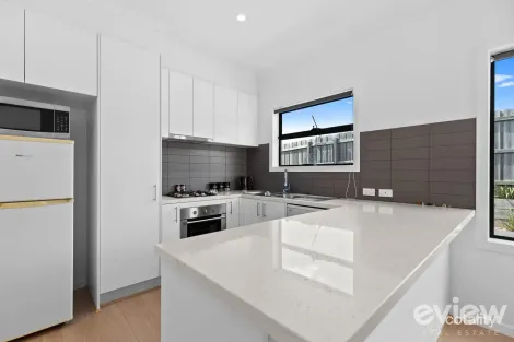 Property photo of 2/195 Beach Street Frankston VIC 3199