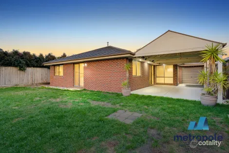 Property photo of 8 Rhone Grove Skye VIC 3977