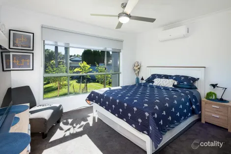 Property photo of 18 Shinnecock Close Hope Island QLD 4212