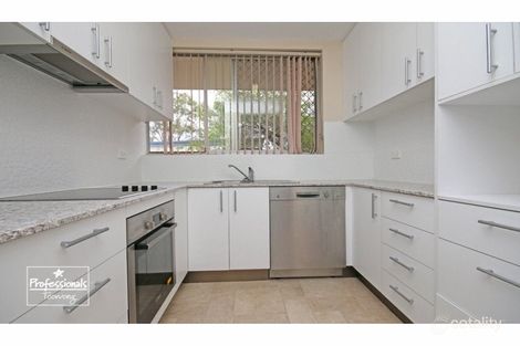 Property photo of 2/53 Clarence Road Indooroopilly QLD 4068
