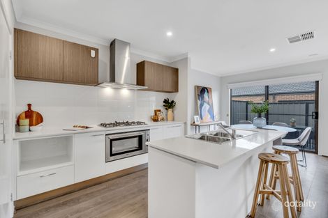 Property photo of 18 Quebec Avenue Craigieburn VIC 3064