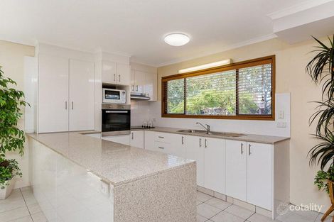Property photo of 4/23 Hooker Boulevard Broadbeach Waters QLD 4218
