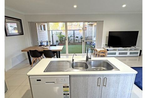 Property photo of 1/291 Keymer Street Cloverdale WA 6105